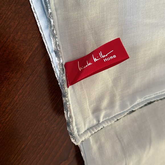 Nicole Miller crushed velvet table runner - Picture 4 of 6